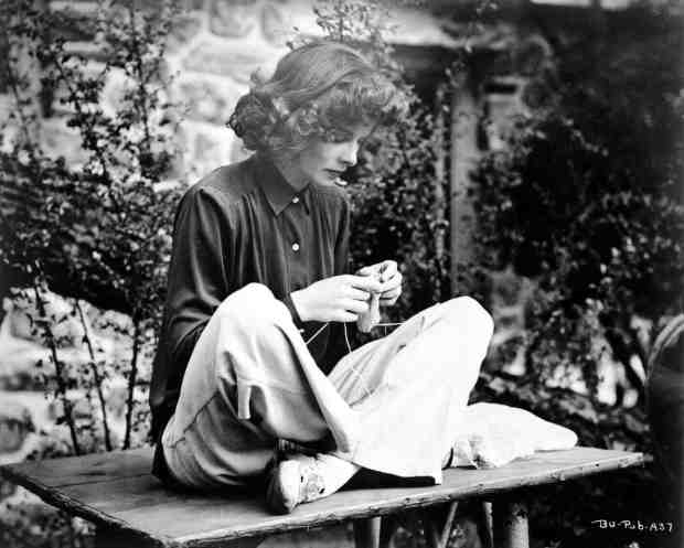 Katharine Hepburn knitting